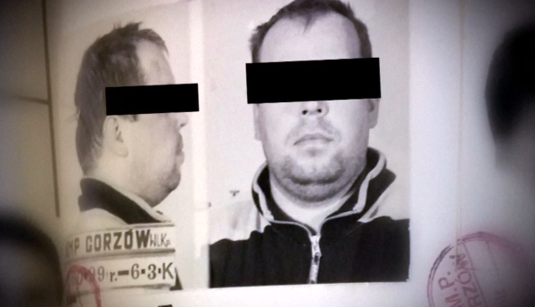 Bandyta na policyjnym holu